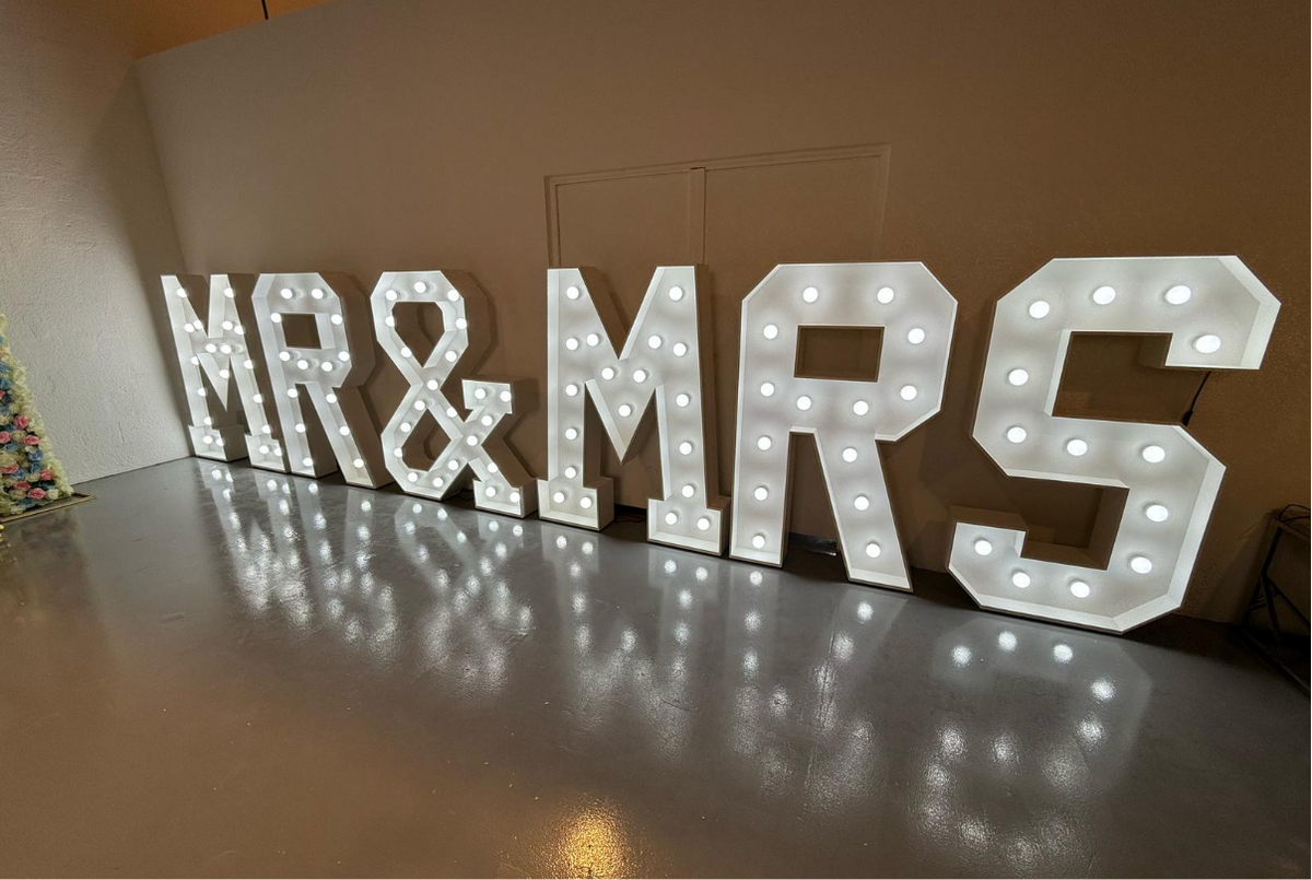 MR&MRS Marquee Letters